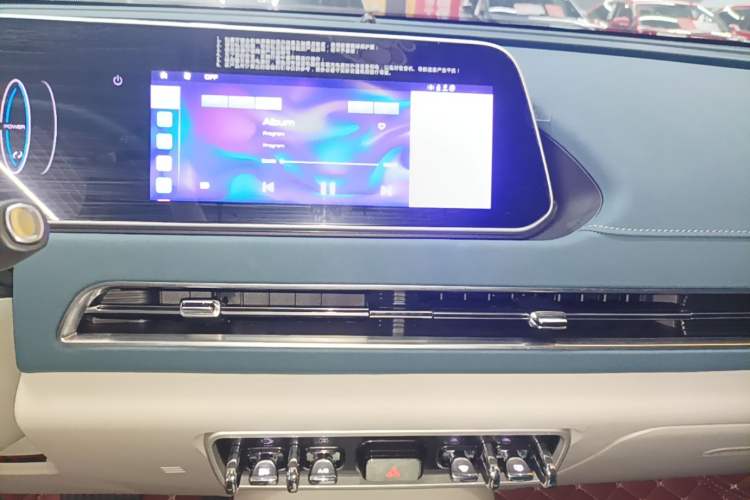Used ORA Good Cat 2023 401 km Standard Range Luxury Version Lithium Iron Phosphate Audio And AC Panel