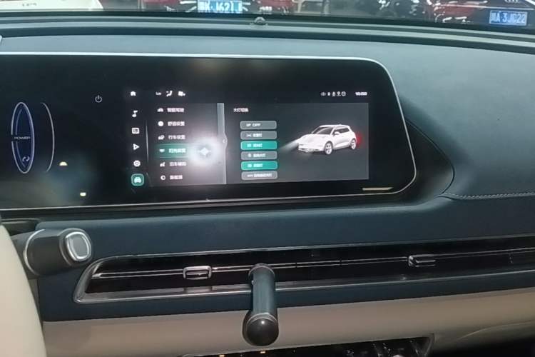 Used ORA Good Cat 2023 401 km Standard Range Luxury Version Lithium Iron Phosphate Audio And AC Panel