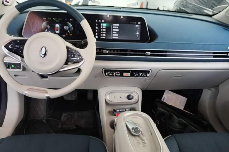 Used ORA Good Cat 2023 401 km Standard Range Premium Trim Ternary Lithium Audio And AC Panel