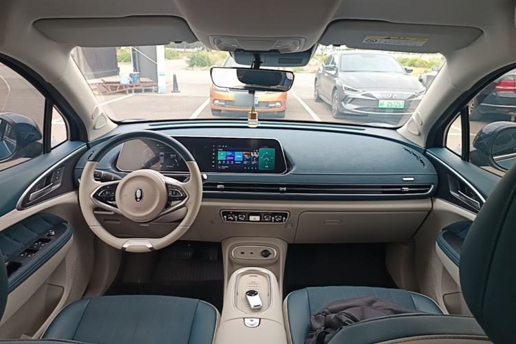Used ORA Good Cat 2023 401 km Standard Range Luxury Version Lithium Iron Phosphate Center Console