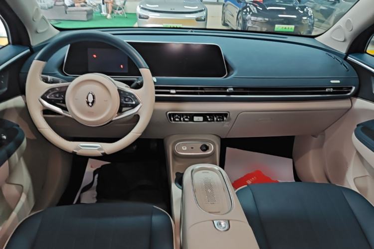 Used ORA Good Cat 2023 401 km Standard Range Luxury Version Lithium Iron Phosphate Center Console