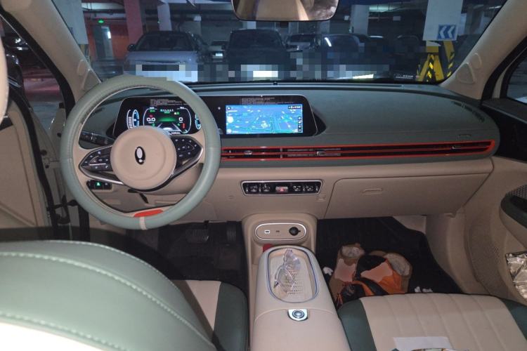 Used ORA Good Cat 2023 401 km Standard Range Luxury Version Lithium Iron Phosphate Center Console