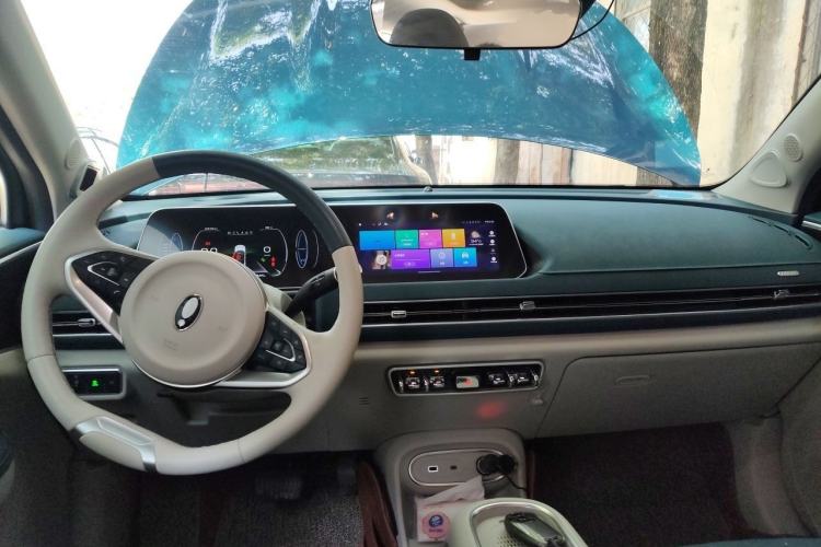 Used ORA Good Cat 2023 401 km Standard Range Premium Trim Ternary Lithium Center Console