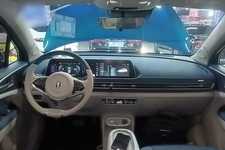 Used ORA Good Cat 2023 401 km Standard Range Luxury Version Lithium Iron Phosphate Center Console