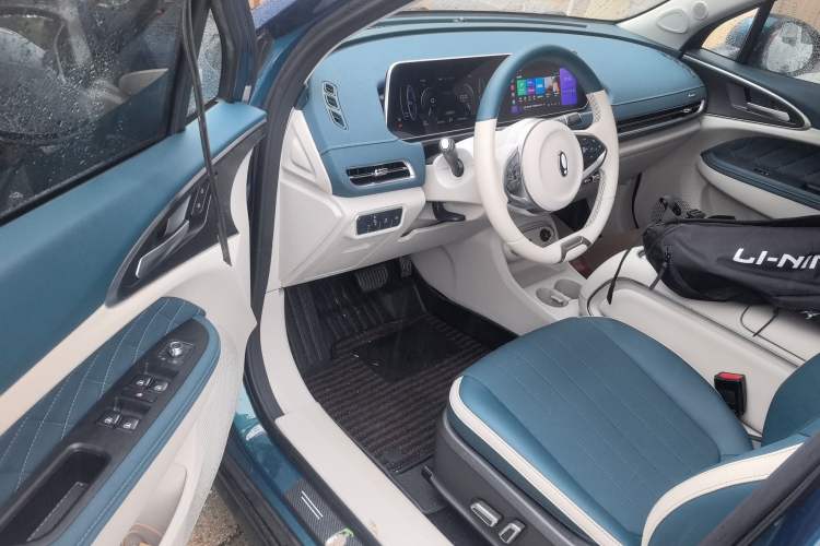 Used ORA Good Cat 2023 401 km Standard Range Luxury Version Lithium Iron Phosphate Driver Seat