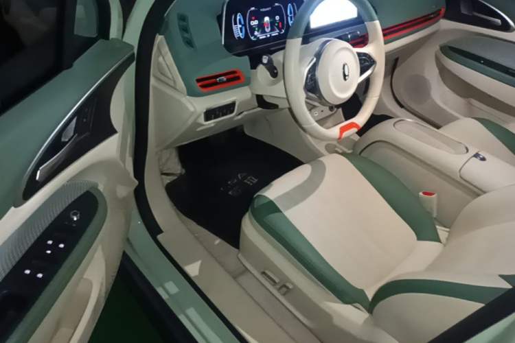 Used ORA Good Cat 2023 401 km Standard Range Luxury Version Lithium Iron Phosphate Driver Seat