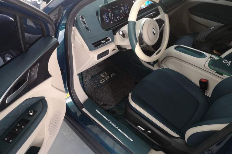 Used ORA Good Cat 2023 401 km Standard Range Luxury Version Lithium Iron Phosphate Driver Seat