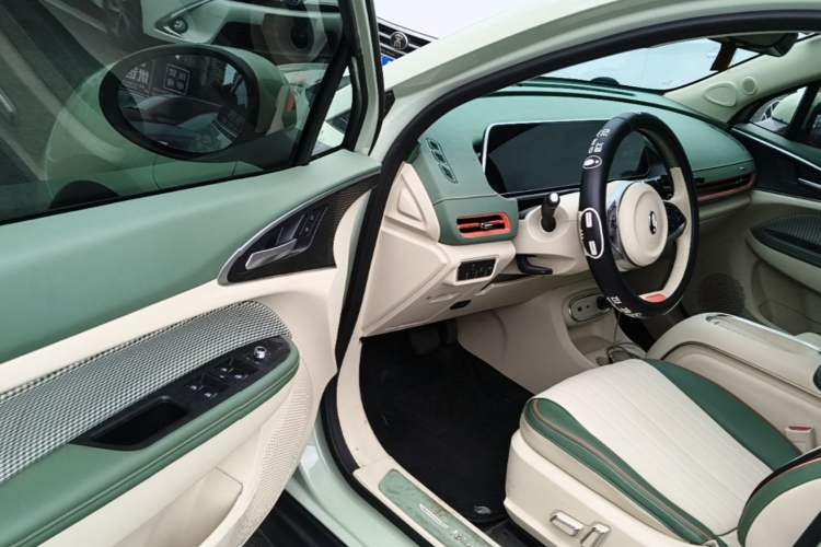 Used ORA Good Cat 2023 401 km Standard Range Luxury Version Lithium Iron Phosphate Driver Seat