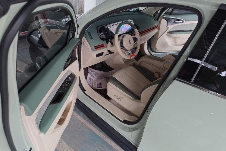 Used ORA Good Cat 2023 401 km Standard Range Luxury Version Ternary Lithium Driver Seat