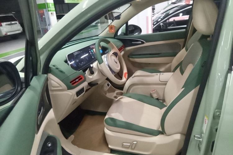 Used ORA Good Cat 2023 401 km Standard Range Luxury Version Lithium Iron Phosphate Driver Seat