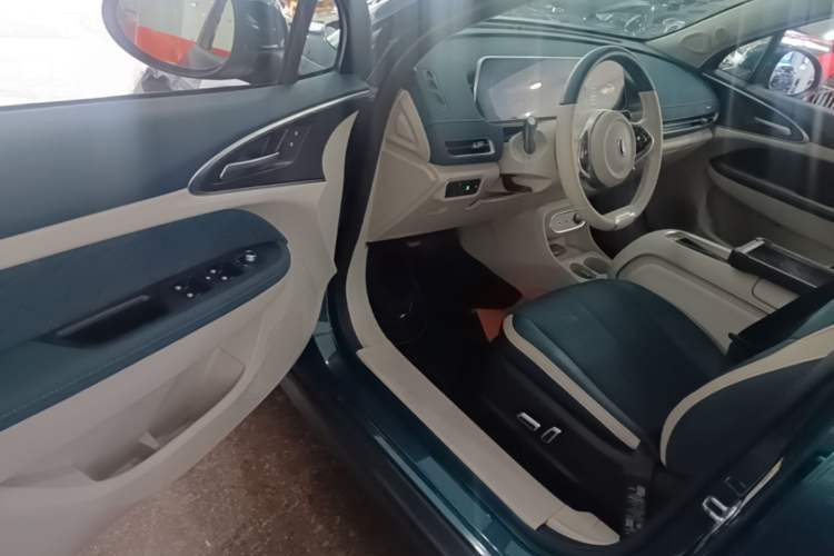 Used ORA Good Cat 2023 401 km Standard Range Comfort Version Lithium Iron Phosphate Driver Seat