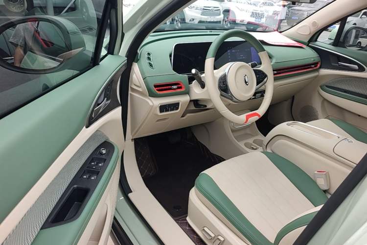 Used ORA Good Cat 2023 401 km Standard Range Luxury Version Lithium Iron Phosphate Driver Seat