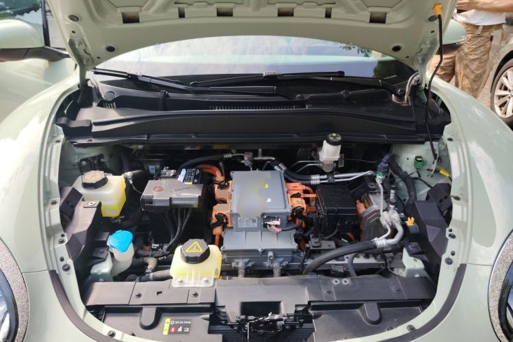 Used ORA Good Cat 2023 401 km Standard Range Comfort Version Lithium Iron Phosphate Engine Bay