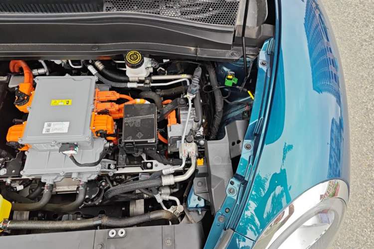 Used ORA Good Cat 2023 401 km Standard Range Premium Version Lithium Iron Phosphate Engine Bay Left