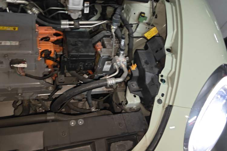 Used ORA Good Cat 2023 401 km Standard Range Premium Version Lithium Iron Phosphate Engine Bay Left