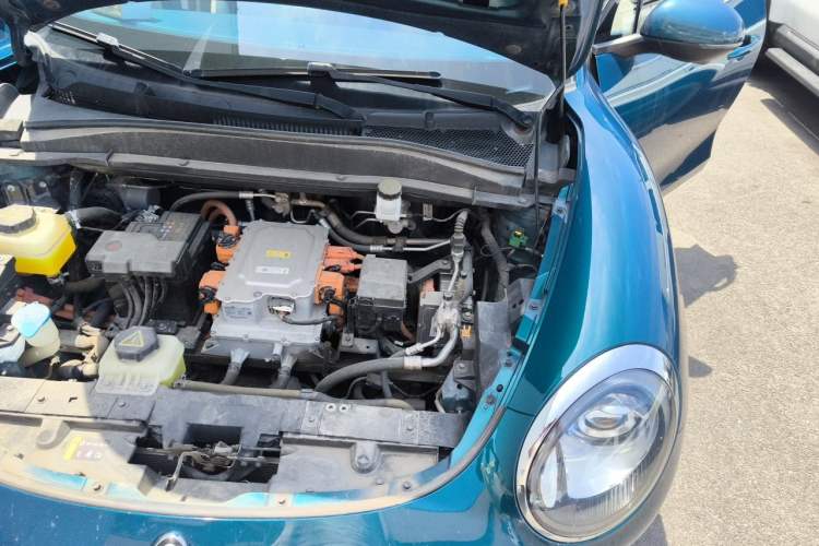 Used ORA Good Cat 2023 401 km Standard Range Comfort Version Lithium Iron Phosphate Engine Bay Left