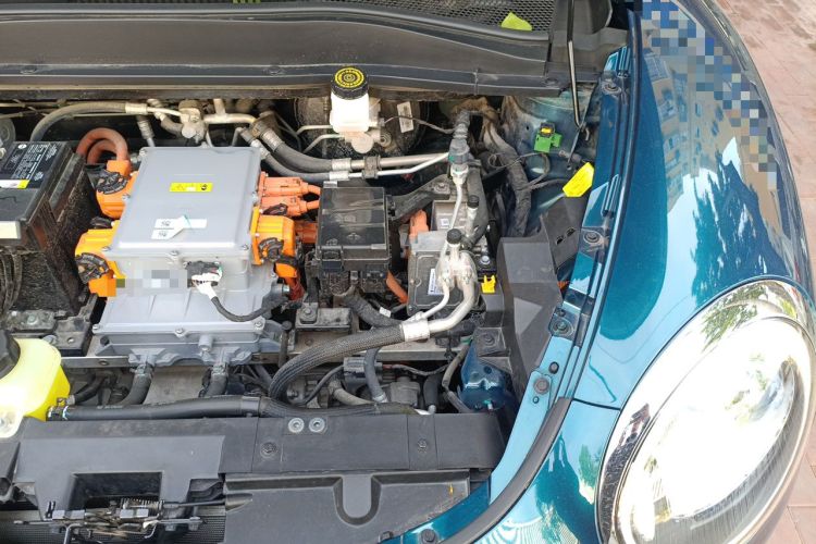 Used ORA Good Cat 2023 401 km Standard Range Premium Version Lithium Iron Phosphate Engine Bay Left