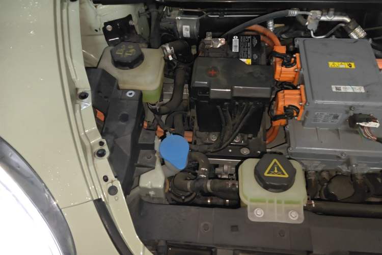 Used ORA Good Cat 2023 401 km Standard Range Premium Version Lithium Iron Phosphate Engine Bay Right