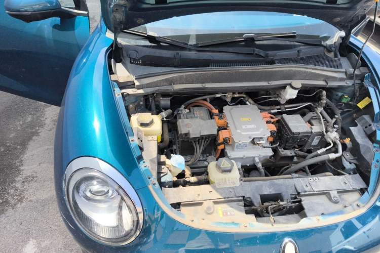 Used ORA Good Cat 2023 401 km Standard Range Comfort Version Lithium Iron Phosphate Engine Bay Right