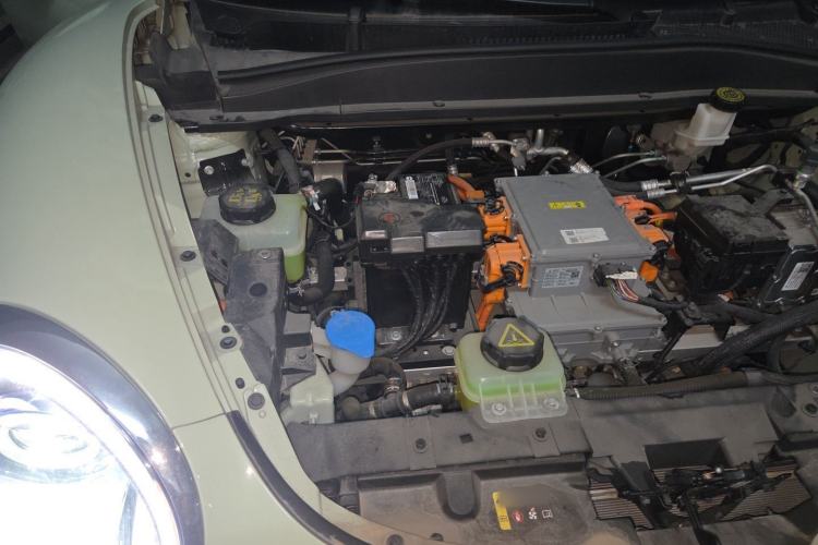 Used ORA Good Cat 2023 401 km Standard Range Luxury Version Lithium Iron Phosphate Engine Bay Right