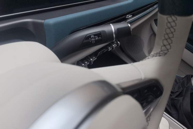 Used ORA Good Cat 2023 401 km Standard Range Luxury Version Lithium Iron Phosphate Gear Lever
