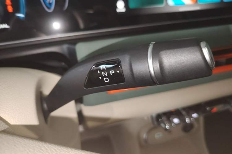 Used ORA Good Cat 2023 401 km Standard Range Luxury Version Lithium Iron Phosphate Gear Lever