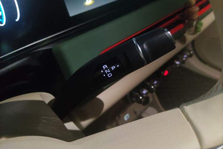 Used ORA Good Cat 2023 401 km Standard Range Prestige Version Lithium Iron Phosphate Gear Lever