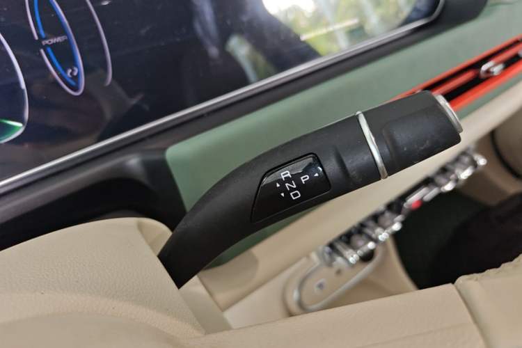 Used ORA Good Cat 2023 401 km Standard Range Luxury Version Lithium Iron Phosphate Gear Lever