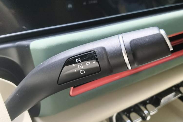 Used ORA Good Cat 2023 401 km Standard Range Prestige Version Lithium Iron Phosphate Gear Lever