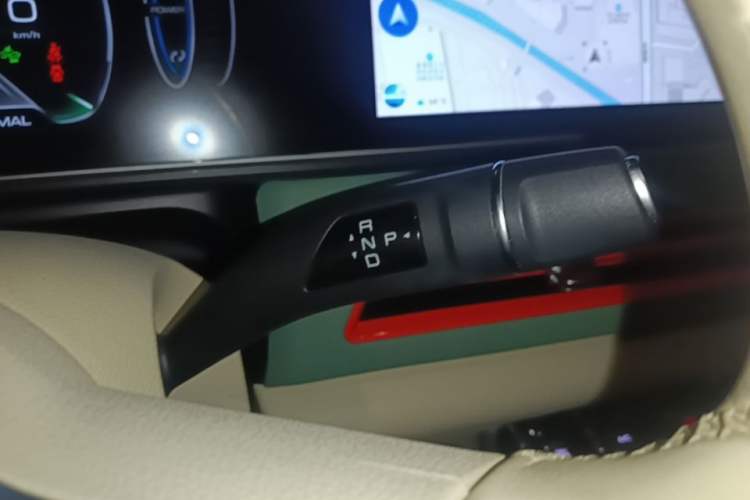 Used ORA Good Cat 2023 401 km Standard Range Luxury Version Lithium Iron Phosphate Gear Lever