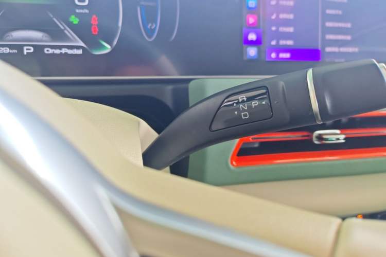 Used ORA Good Cat 2023 401 km Standard Range Premium Version Lithium Iron Phosphate Gear Lever