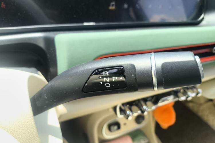 Used ORA Good Cat 2023 401 km Standard Range Premium Version Lithium Iron Phosphate Gear Lever