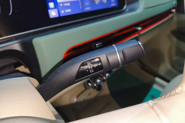 Used ORA Good Cat 2023 401 km Standard Range Prestige Version Lithium Iron Phosphate Gear Lever