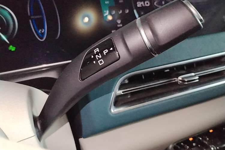 Used ORA Good Cat 2023 401 km Standard Range Prestige Version Lithium Iron Phosphate Gear Lever