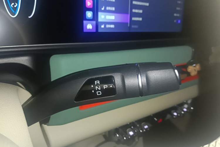 Used ORA Good Cat 2023 401 km Standard Range Premium Version Lithium Iron Phosphate Gear Lever