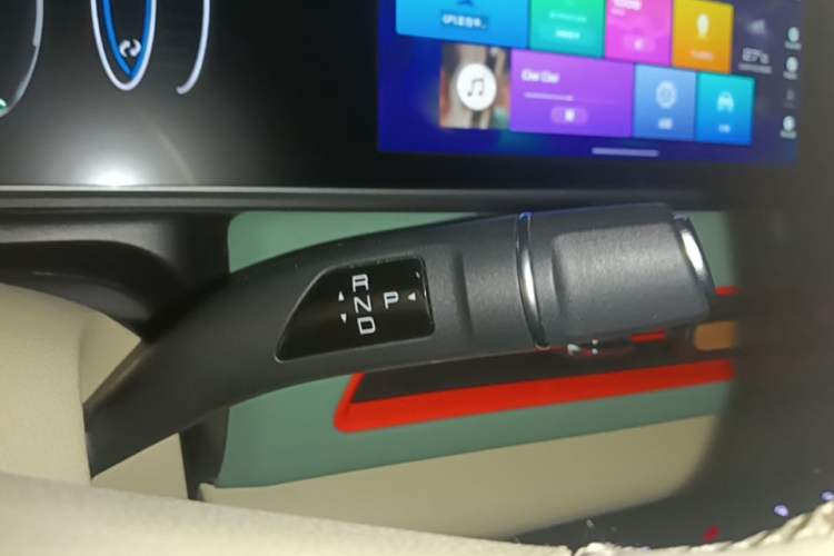 Used ORA Good Cat 2023 401 km Standard Range Premium Version Lithium Iron Phosphate Gear Lever