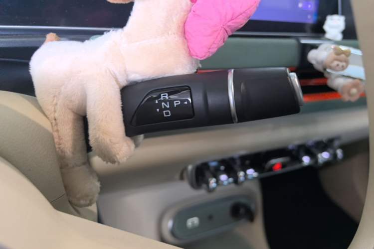 Used ORA Good Cat 2023 401 km Standard Range Prestige Version Lithium Iron Phosphate Gear Lever
