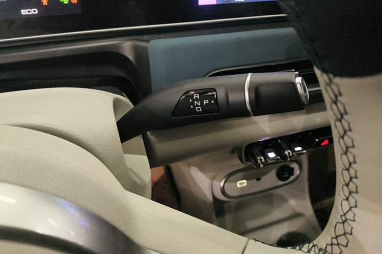Used ORA Good Cat 2023 401 km Standard Range Premium Version Lithium Iron Phosphate Gear Lever