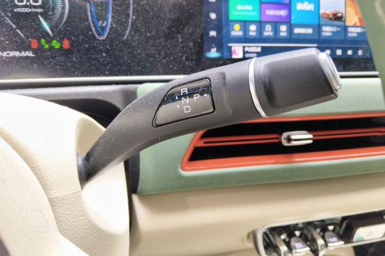 Used ORA Good Cat 2023 401 km Standard Range Luxury Version Lithium Iron Phosphate Gear Lever
