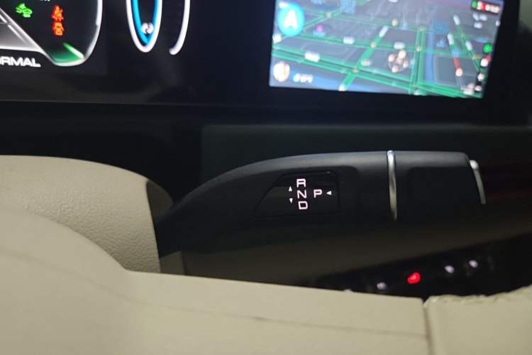 Used ORA Good Cat 2023 401 km Standard Range Luxury Version Lithium Iron Phosphate Gear Lever