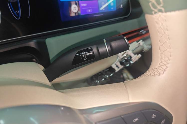 Used ORA Good Cat 2023 401 km Standard Range Luxury Version Lithium Iron Phosphate Gear Lever