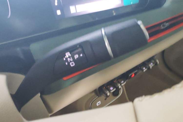 Used ORA Good Cat 2023 401 km Standard Range Luxury Version Lithium Iron Phosphate Gear Lever