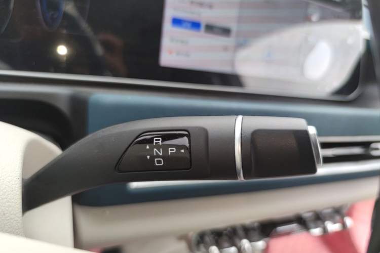 Used ORA Good Cat 2023 401 km Standard Range Luxury Version Lithium Iron Phosphate Gear Lever