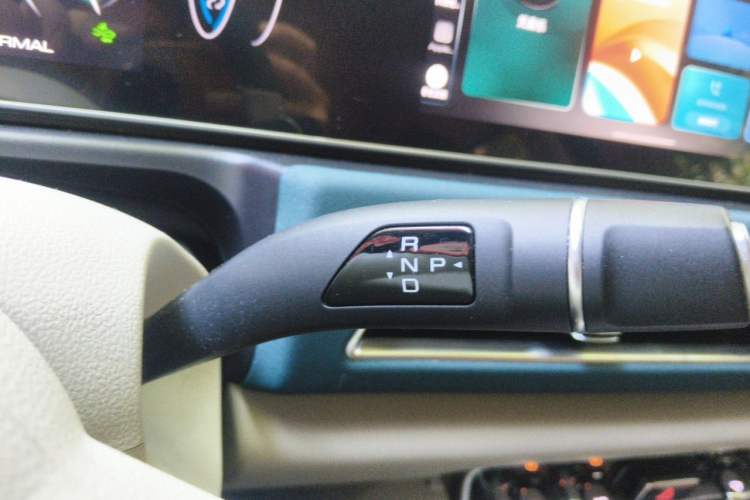 Used ORA Good Cat 2023 401 km Standard Range Luxury Version Lithium Iron Phosphate Gear Lever