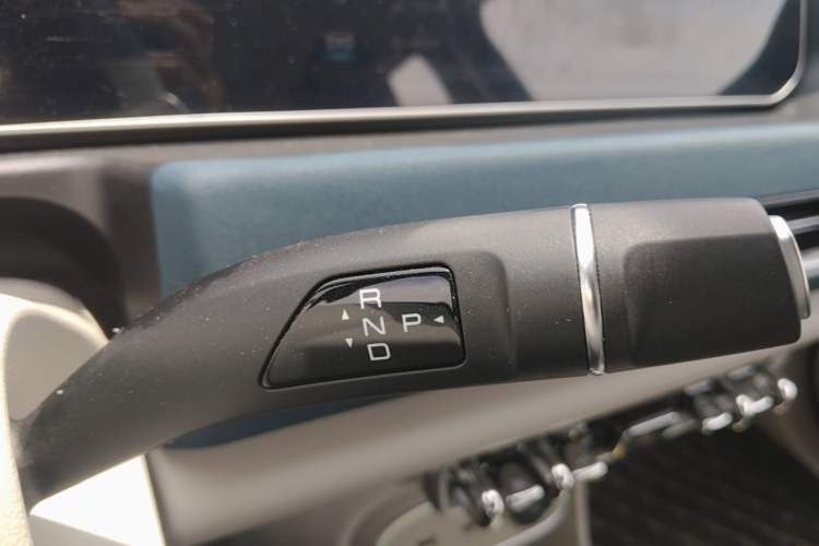 Used ORA Good Cat 2023 401 km Standard Range Luxury Version Lithium Iron Phosphate Gear Lever