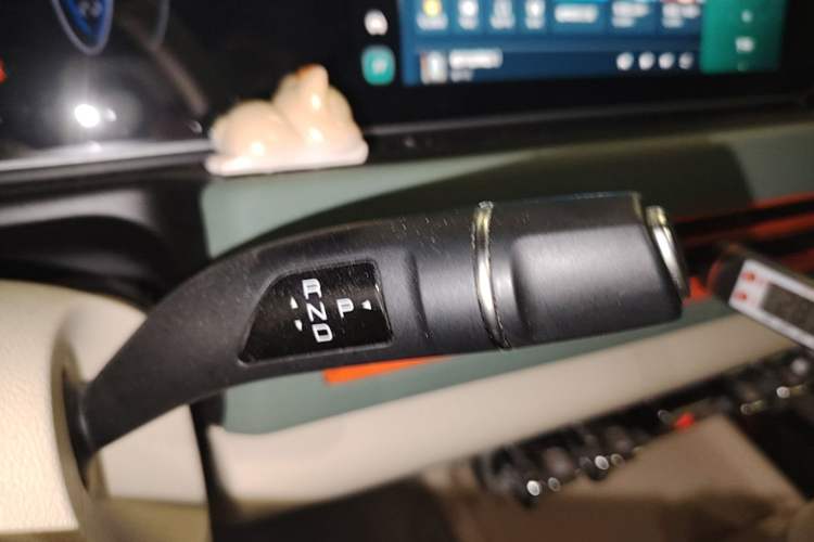 Used ORA Good Cat 2023 401 km Standard Range Premium Version Lithium Iron Phosphate Gear Lever