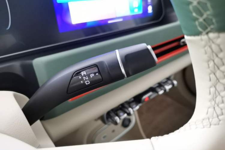 Used ORA Good Cat 2023 401 km Standard Range Luxury Version Lithium Iron Phosphate Gear Lever