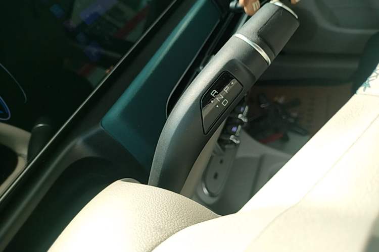 Used ORA Good Cat 2023 401 km Standard Range Luxury Version Lithium Iron Phosphate Gear Lever