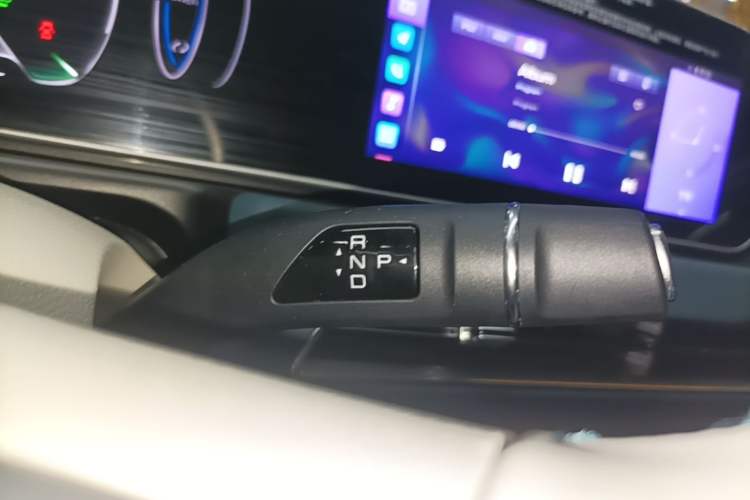 Used ORA Good Cat 2023 401 km Standard Range Luxury Version Lithium Iron Phosphate Gear Lever