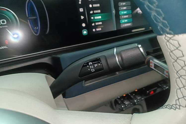 Used ORA Good Cat 2023 401 km Standard Range Luxury Version Lithium Iron Phosphate Gear Lever